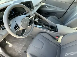 Hyundai ELANTRA 2025 SE 4dr Sedan