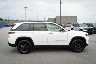 Jeep Grand Cherokee 2025 4x4 Laredo 4dr SUV