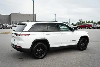 Jeep Grand Cherokee 2025 4x4 Laredo 4dr SUV