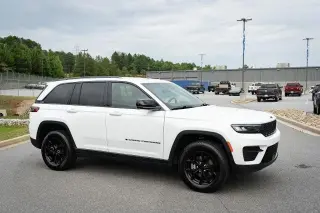 Jeep Grand Cherokee 2025 4x4 Laredo 4dr SUV