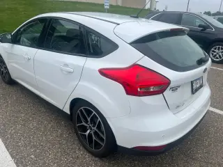 Ford Focus 2017 SEL 4dr Hatchback