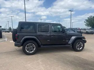 Jeep Wrangler Unlimited 2019 4x4 Sahara 4dr SUV