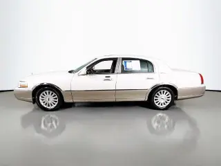 Lincoln Town Car 2003 Signature 4dr Sedan