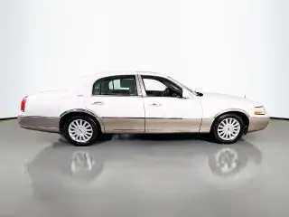 Lincoln Town Car 2003 Signature 4dr Sedan