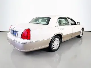 Lincoln Town Car 2003 Signature 4dr Sedan