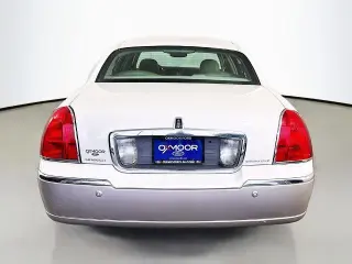 Lincoln Town Car 2003 Signature 4dr Sedan