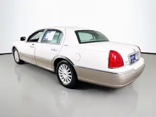Lincoln Town Car 2003 Signature 4dr Sedan