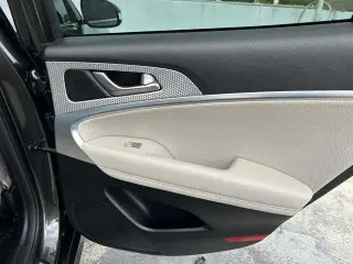 Genesis G70 2023 AWD 2.0T 4dr Sedan