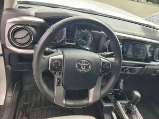 Toyota Tacoma 2017 4x4 TRD Off-Road 4dr Access Cab 6.1 ft LB
