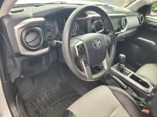 Toyota Tacoma 2017 4x4 TRD Off-Road 4dr Access Cab 6.1 ft LB