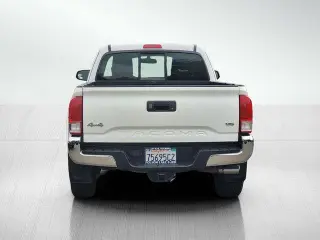 Toyota Tacoma 2017 4x4 TRD Off-Road 4dr Access Cab 6.1 ft LB