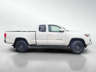 Toyota Tacoma 2017 4x4 TRD Off-Road 4dr Access Cab 6.1 ft LB