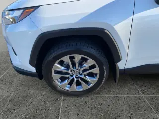 Toyota RAV4 2023 AWD XLE Premium 4dr SUV