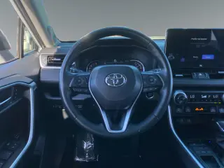 Toyota RAV4 2023 AWD XLE Premium 4dr SUV