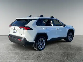 Toyota RAV4 2023 AWD XLE Premium 4dr SUV