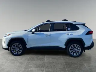 Toyota RAV4 2023 AWD XLE Premium 4dr SUV