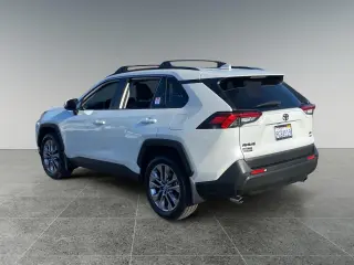 Toyota RAV4 2023 AWD XLE Premium 4dr SUV