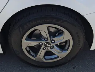 Kia K5 2023 LXS 4dr Sedan