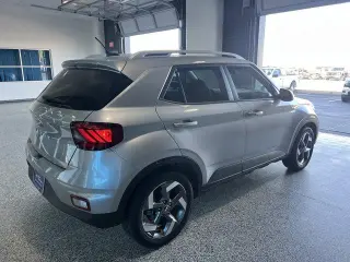 Hyundai VENUE 2025 Limited 4dr Crossover