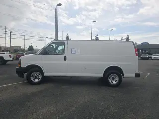 GMC Savana 2023 3500 3dr Cargo Van