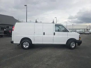 GMC Savana 2023 3500 3dr Cargo Van