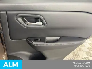 Nissan Rogue 2025 SV 4dr Crossover