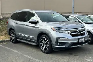 Honda Pilot 2019 AWD Touring 4dr SUV w/Rear Captain's Chairs