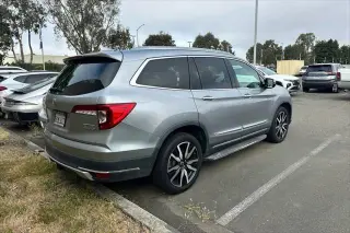 Honda Pilot 2019 AWD Touring 4dr SUV w/Rear Captain's Chairs