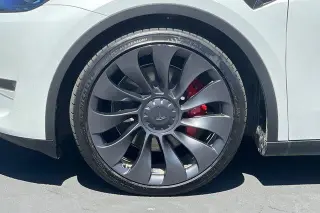 Tesla Model Y 2023 AWD Performance 4dr Crossover