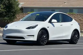 Tesla Model Y 2023 AWD Performance 4dr Crossover