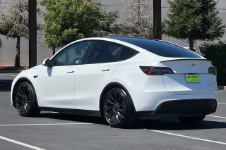 Tesla Model Y 2023 AWD Performance 4dr Crossover