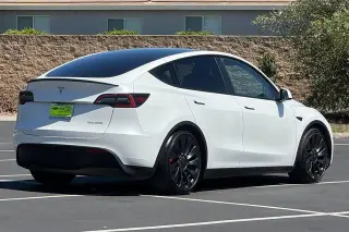 Tesla Model Y 2023 AWD Performance 4dr Crossover