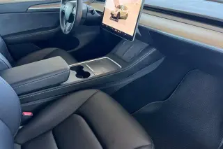 Tesla Model Y 2023 AWD Performance 4dr Crossover