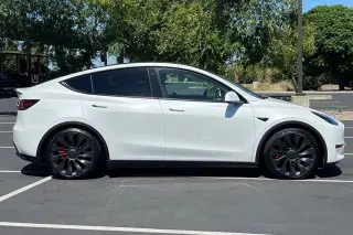 Tesla Model Y 2023 AWD Performance 4dr Crossover