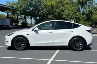 Tesla Model Y 2023 AWD Performance 4dr Crossover