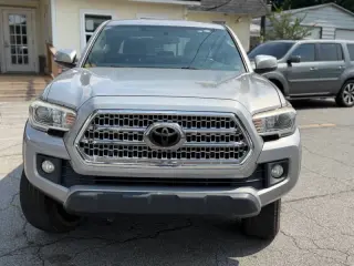 2017 Toyota Tacoma SR V6