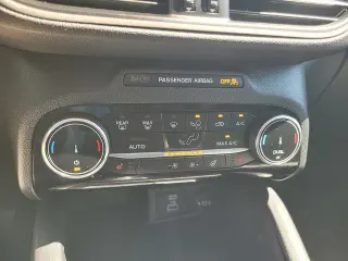 Ford Escape Plug-In Hybrid 2022 SE 4dr SUV