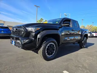 Toyota Tacoma 2024 4x4 TRD Sport 4dr Double Cab 5.0 ft SB 8A