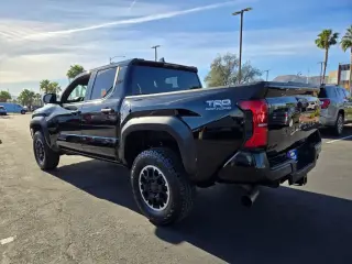 Toyota Tacoma 2024 4x4 TRD Sport 4dr Double Cab 5.0 ft SB 8A