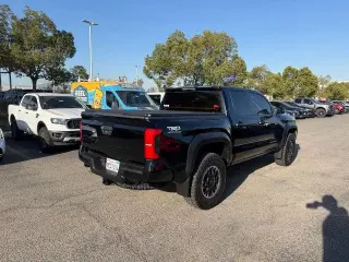 Toyota Tacoma 2024 4x4 SR5 4dr Double Cab 5.0 ft SB