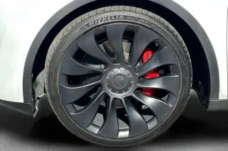 Tesla Model Y 2022 AWD Performance 4dr Crossover