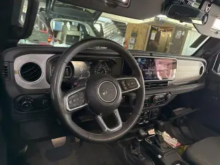 Jeep Wrangler 2025 4x4 Sahara 4dr SUV