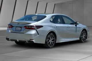 Toyota Camry Hybrid 2024 SE 4dr Sedan