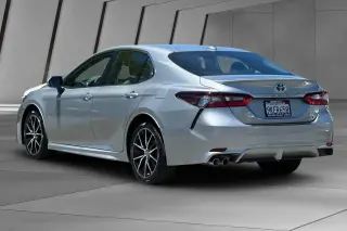 Toyota Camry Hybrid 2024 SE 4dr Sedan