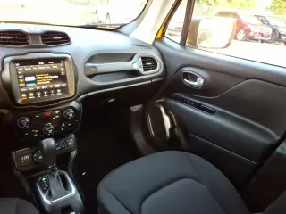 Jeep Renegade 2023 4x4 Latitude 4dr SUV