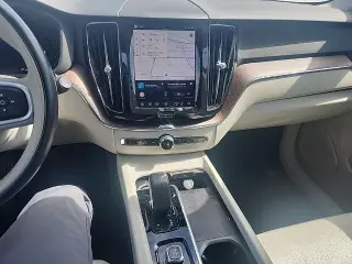 Volvo XC60 2022 B5 Momentum 4dr SUV