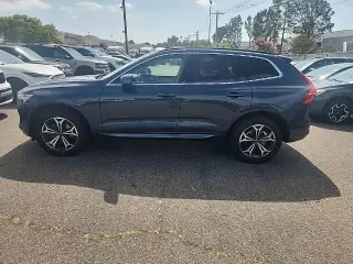 Volvo XC60 2022 B5 Momentum 4dr SUV