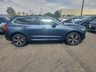 Volvo XC60 2022 B5 Momentum 4dr SUV