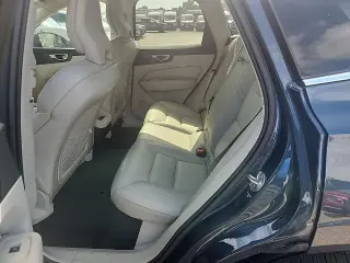 Volvo XC60 2022 B5 Momentum 4dr SUV