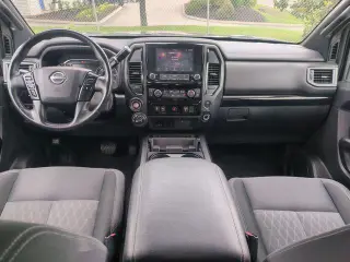 Nissan Titan 2023 4x4 SV 4dr Crew Cab 5.6 ft. SB